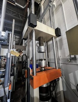 Instron Model 1335